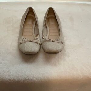 Elegant Beige Women's Flats.